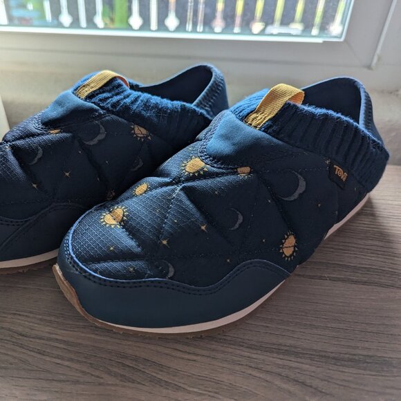 NWOT Teva ReEmber Sun and Moon Moccasin Slipper Sneakers W7 - Picture 2 of 4
